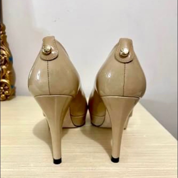 Stuart Weitzman Tan Patent Leather Peep Toe Pumps - Picture 4 of 7